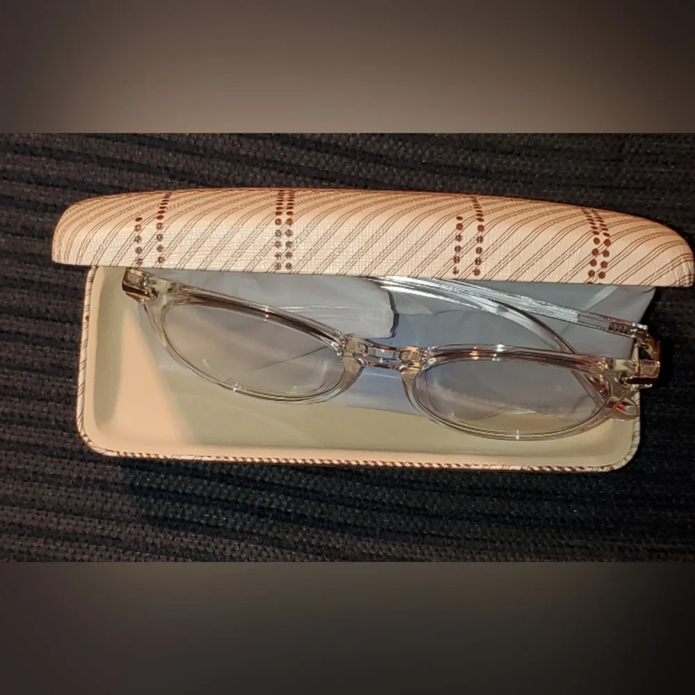 Blue light blocking glasses